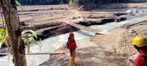 Warga Cianjur Niko Subarkah Ikut Misi Kemanusiaan ke Agam, Bangun Akses Jembatan Pasca Bencana