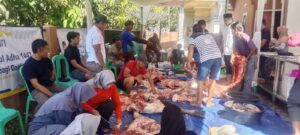 Tebar Kepedulian di Idul Adha, Anggota DPR RI H. Kamrussamad Salurkan Hewan Kurban untuk Warga Cianjur Selatan
